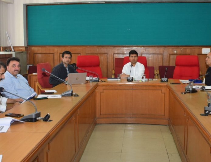 जल जीवन मिशन के तहत ज़िला जल एवं स्वच्छता मिशन के सम्बन्ध में समीक्षा बैठक आयोजित