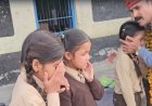 19 साल पढ़ाया, विदाई आई तो गुरुजी से लिपटकर रो पड़े बच्चे
