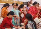 करवा चौथ की पूर्व संध्या पर मुफ्त मेहंदी कैंप, कैंप में नगर परिषद अध्यक्षा उपमा धीमान विशेष तौर पर रही मौजूद