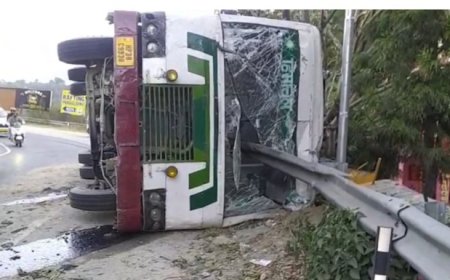 मनाली से पठानकोट जा रही बस बाशिंग में पलटी, छह यात्री घायल