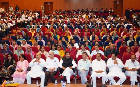 कांग्रेस कार्यकर्ता शिष्टाचार के साथ जनता के बीच अपनी बात रखें : मुकेश अग्निहोत्री