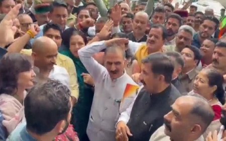 लोक भवन के बाहर कांग्रेस का प्रदर्शन, राज्यपाल को सौंपा ज्ञापन: CM बोले- खतरे में है लोकतंत्र