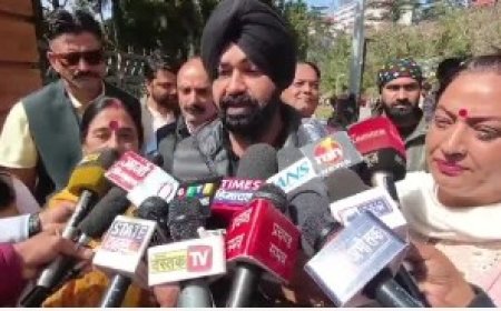 शिमला में कांग्रेस का 'काला दिवस', जंतर-मंतर की घटना के विरोध में बांहों पर काली पट्टी बांधकर किया प्रदर्शन