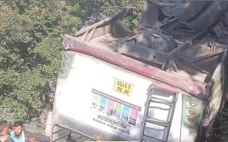 रामपुर में खाई में गिरी एचआरटीसी की बस, 20 वर्षीय युवक की मौत