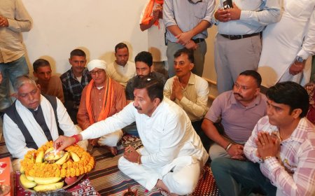 शीतला माता मंदिर इसपुर में उप मुख्यमंत्री मुकेश अग्निहोत्री ने प्रज्ज्वलित की प्रथम ज्योति