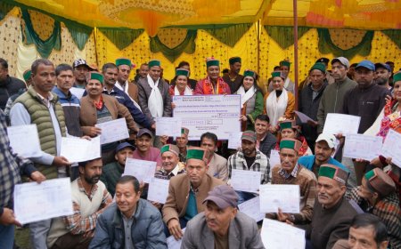 राजस्व मंत्री जगत सिंह नेगी ने कंडार गांव के 47 विस्थापित परिवारों को वितरित किए भूमि के मालिकाना पट्टे