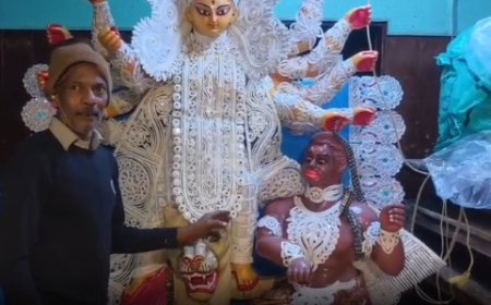 शिमला के कालीबाड़ी मंदिर में नवरात्र की धूम, हर साल की तरह बंगाल से आए कलाकार बना रहे मां की मूर्ति