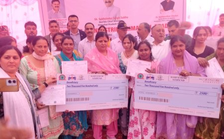 विधायक कमलेश ठाकुर ने एचपीकेवीएन के प्रशिक्षुओं को दी स्टाइपेंड राशि और प्रमाण पत्र