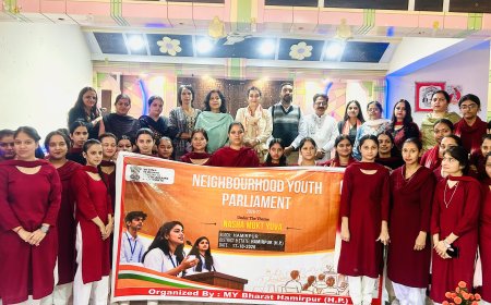 हमीरपुर में आस-पड़ोस युवा संसद का आयोजन, युवाओं ने लिया नशा मुक्त भारत का संकल्प