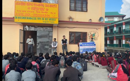 हरिपुरधार स्कूल में वित्तीय साक्षरता शिविर आयोजित, विद्यार्थियों को बचत और बैंकिंग योजनाओं की दी जानकारी