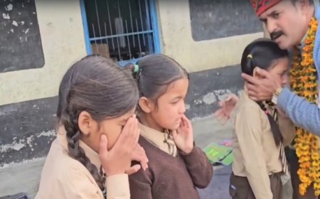 19 साल पढ़ाया, विदाई आई तो गुरुजी से लिपटकर रो पड़े बच्चे