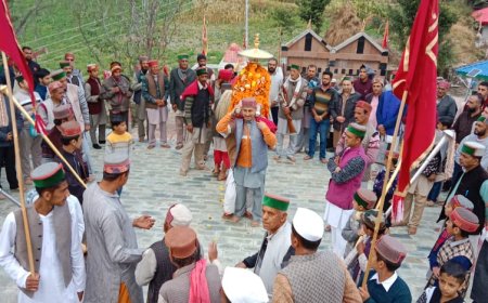 शोभायात्रा के साथ शुरू हुआ जैईश्वरी माता धरेच का आठ दिवसीय मेला
