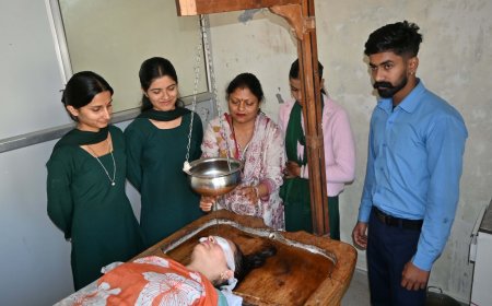 पंचकर्म से सुदृढ़ हो रही पारंपरिक आयुर्वेदिक चिकित्सा, सिरमौर में 89 संस्थानों के माध्यम से मिल रहीं आयुष सेवाएं
