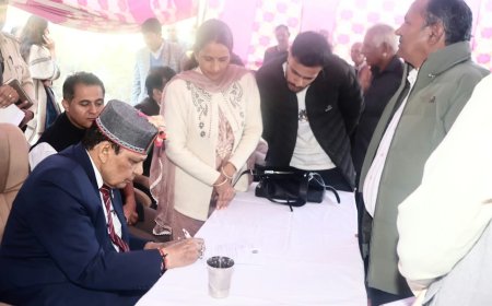 प्रदेश सरकार लोगों को घर-द्वार के समीप विश्व स्तरीय स्वास्थ्य सेवाएं प्रदान करने के लिए कार्यरत- डॉ. शांडिल