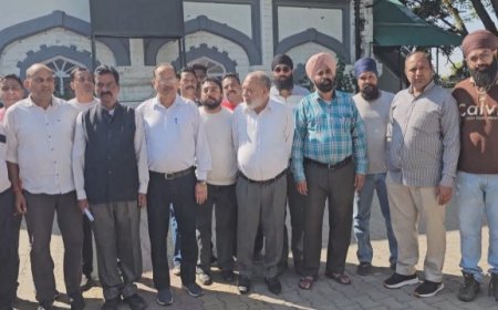 नाहन में दो समुदाय में उपजे विवाद मामला में दोनों समुदाय के लोगों की DC कार्यालय में हुई बैठक