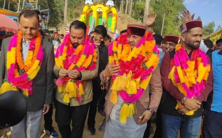 सांसद सिकंदर कुमार ने दरभोग के बीशू मेले में विकास कार्यों के लिए 10 लाख देने की घोषणा की