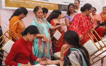 करवा चौथ की पूर्व संध्या पर मुफ्त मेहंदी कैंप, कैंप में नगर परिषद अध्यक्षा उपमा धीमान विशेष तौर पर रही मौजूद