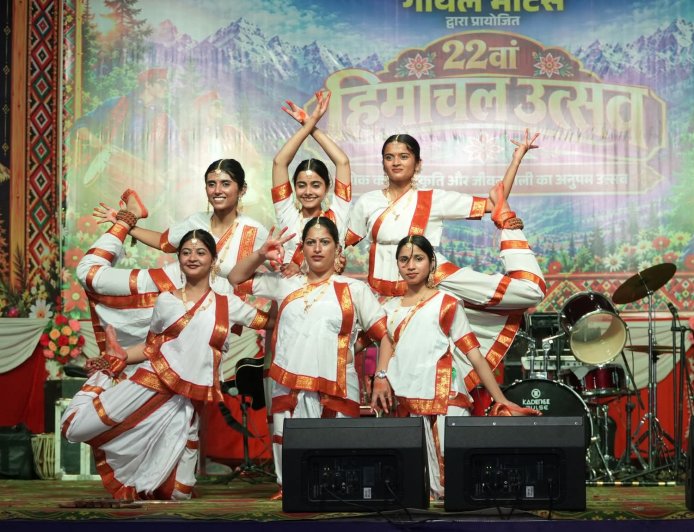 हिमाचल उत्सव की पहली सांस्कृतिक संध्या में विश्वविद्यालयों की प्रतिभा ने बांधा समां