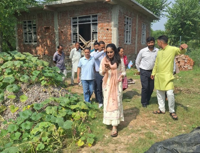 डीसी गंधर्वा राठौड़ ने भोरंज की पंचायतों में लिया विकास कार्यों का जायजा