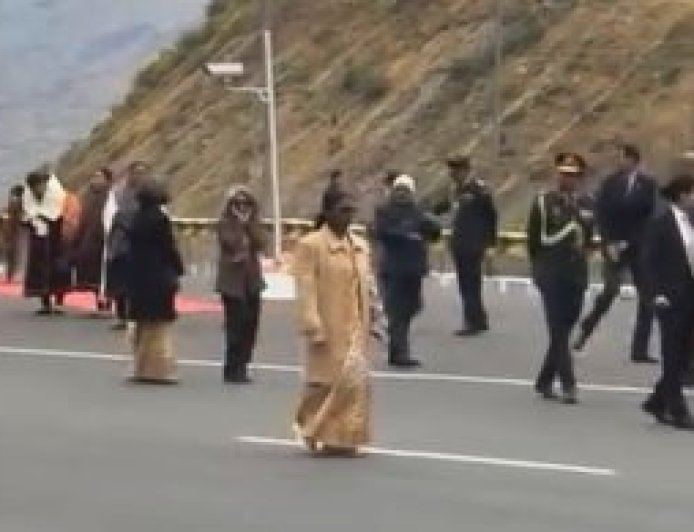 अटल टनल के नॉर्थ पोर्टल पहुंची राष्ट्रपति, जगह जगह तैनात रहे पुलिस के जवान