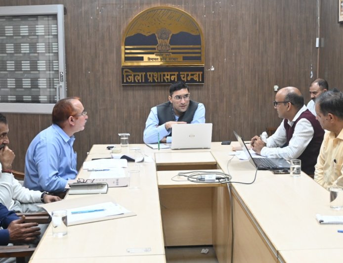 प्लास्टिक कचरे का प्रभावी डोर-टू-डोर संग्रहण किया जाए सुनिश्चित —उपायुक्त मुकेश रेपस्वाल