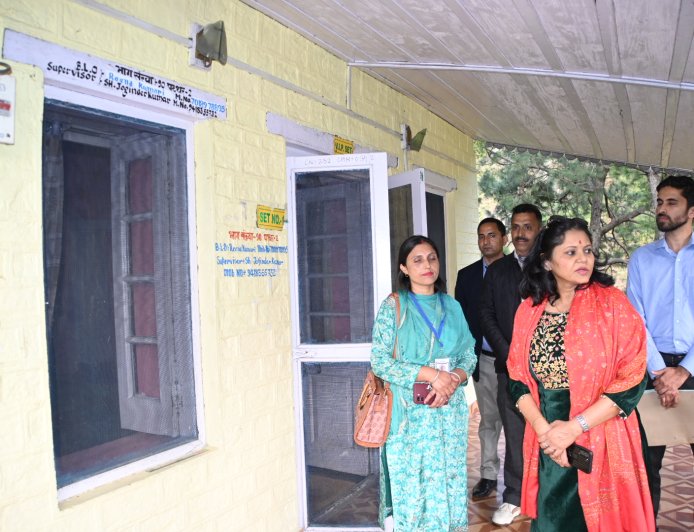 मुख्य निर्वाचन अधिकारी नंदिता गुप्ता ने उपतहसील साहू के मतदान केंद्रो का किया निरीक्षण