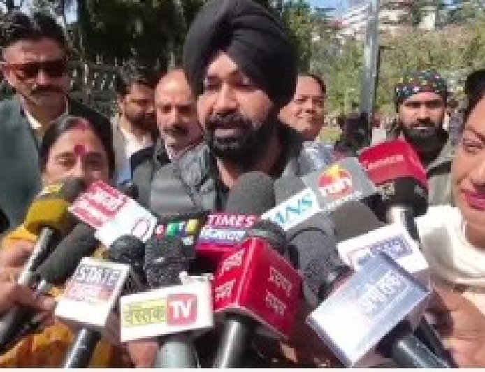 शिमला में कांग्रेस का 'काला दिवस', जंतर-मंतर की घटना के विरोध में बांहों पर काली पट्टी बांधकर किया प्रदर्शन