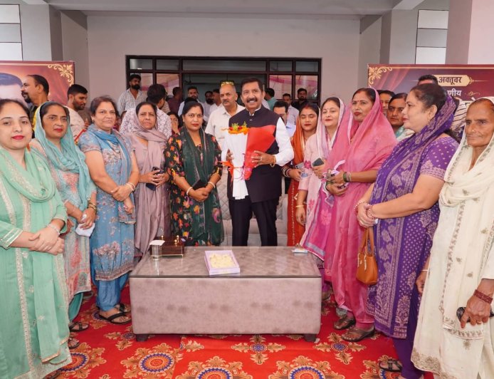 सादगी से मनाया मुकेश अग्निहोत्री ने जन्मदिन, देशभर से मिलीं शुभकामनाएं
