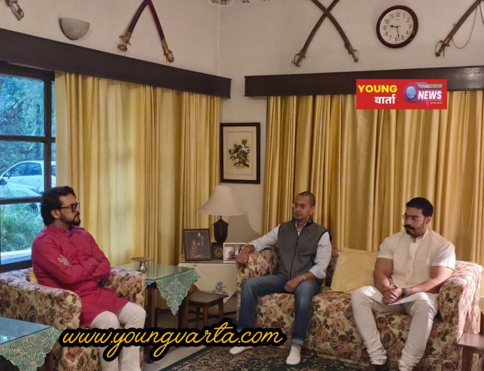 पूर्व केंद्रीय मंत्री अनुराग ठाकुर ने मेजर विजय सिंह मनकोटिया के निधन पर जताया शोक, तियारा पहुंचकर परिवार से मिले