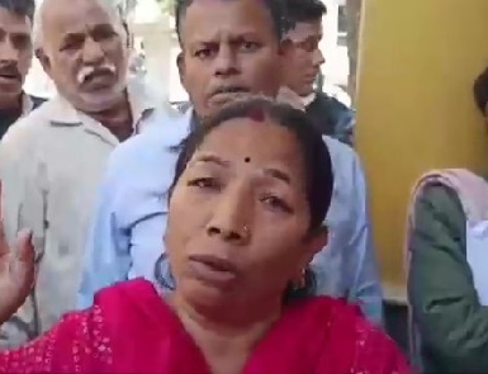 कुल्लू दशहरा में ठेकेदारी प्रथा के विरोध में उतरे व्यापारी