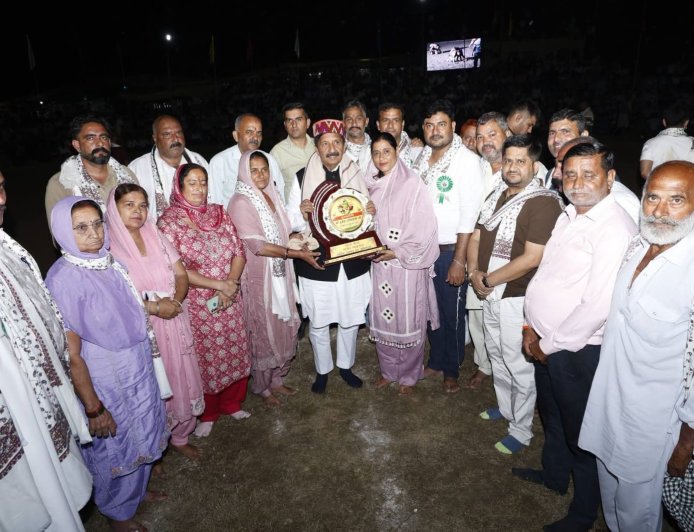 सलोह-घालूवाल दंगल में पहुंचे उप मुख्यमंत्री मुकेश अग्निहोत्री, विजेता पहलवानों को किया सम्मानित