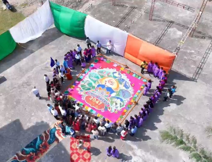 धर्मशाला में बनी प्रदेश की सबसे मनमोहक और विशाल रंगोली , तीन दिन में बनकर हुई तैयार