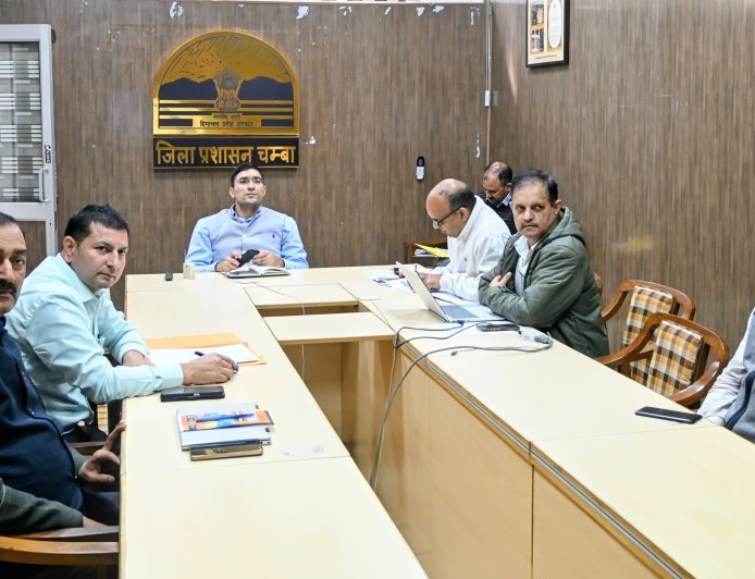 वर्षा जल संचयन और प्राकृतिक जल स्रोतों के पुनर्जीवन को दी जाए प्राथमिकता– उपायुक्त मुकेश रेपस्वाल