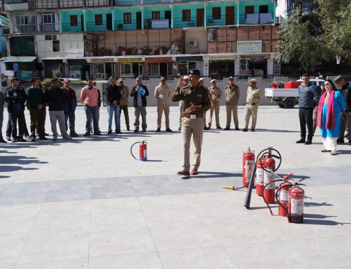 उपायुक्त सोनाक्षी सिंह तोमर की अध्यक्षता में अग्नि सुरक्षा पर कार्यशाला आयोजित'