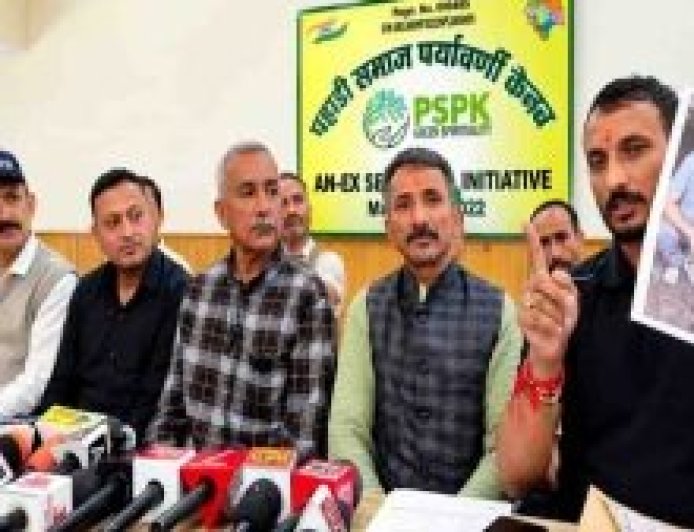 माइनिंग के खिलाफ ग्रामीणों और पूर्व सैनिकों ने खोला मोर्चा, सिरमौर के संगड़ाह में अवैज्ञानिक तरीके से हो रहा खनन बना परेशानी