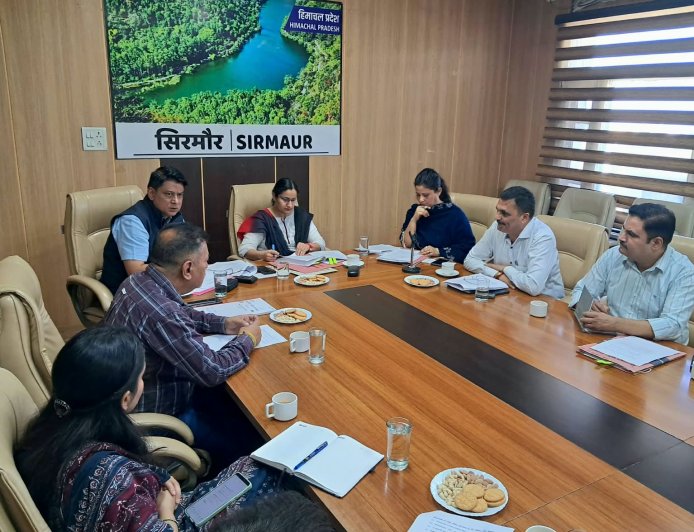 उपायुक्त की अध्यक्षता में हुई जिला सड़क सुरक्षा समिति की बैठक