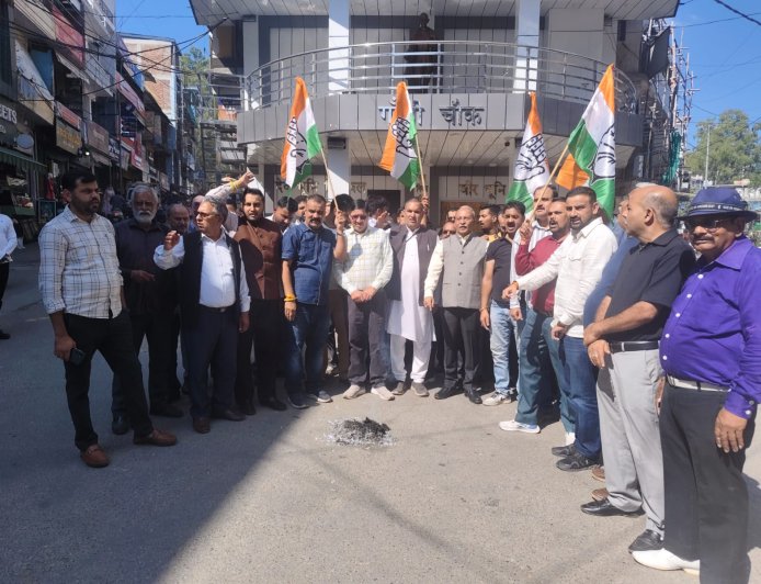 वोट चोरी के खिलाफ कांग्रेस ने हमीरपुर में किया धरना-प्रदर्शन