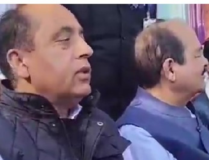 चंबा के लिल्ह में नेता प्रतिपक्ष के भाषण के दौरान गुल हुई बिजली, अधिकारियों को दी 2027 की चेतावनी