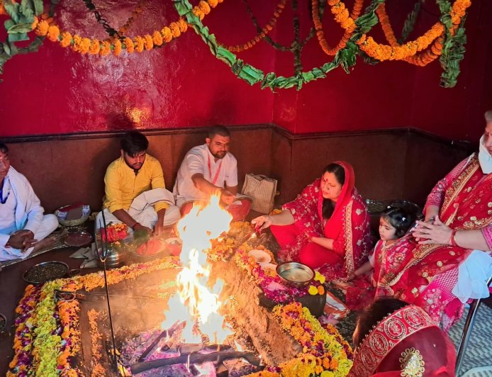 शक्तिपीठ त्रिलोकपुर में अष्टमी तक पहुंचे 1 लाख 3 हजार श्रद्धालु, 88 लाख 62 हजार का चढ़ा चढ़ावा