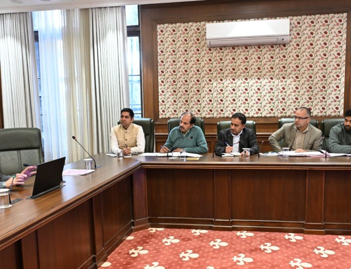 मुख्यमंत्री ने शिक्षा विभाग की बैठक की अध्यक्षता की, कक्षा पहली से नैतिक शिक्षा शुरू करने के निर्देश