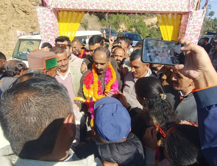 क्षेत्र में सड़क निर्माण एवं विकास कार्यों को दी जाएगी प्राथमिकता - अनिरुद्ध सिंह