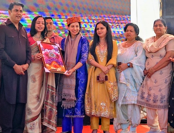 नारी शक्ति के सम्मान में अम्ब में सजा मंच, महिला सशक्तीकरण और* *संस्कृति का दिखा संगम
