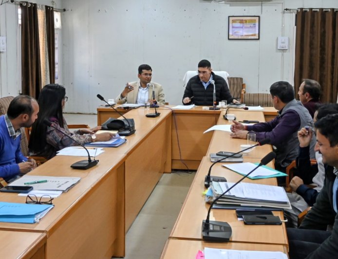 लंबित एफआरए अनुमति मामलों का जल्द किया जाए समाधान – उपायुक्त मुकेश रेपस्वाल