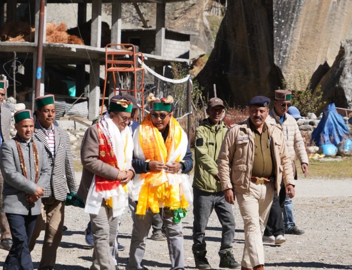 राजस्व मंत्री ने सांगला घाटी की पंचायतों का किया दौरा