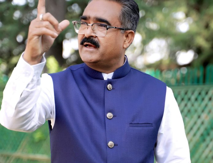 कांग्रेस नेताओं की बेलगाम जुबान, बीमारी पर मजाक और प्रधानमंत्री पर अभद्र टिप्पणी, यही हैं कांग्रेस के संस्कार : बिक्रम ठाकुर